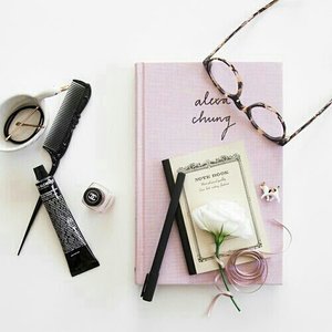 currently read Alexa Chung

#ClozetteID #book #bookish #glasses #fashion #makeup