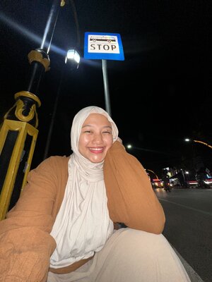 Suka banget sama pashmina meleyot velose dan tunik dari xaras ini