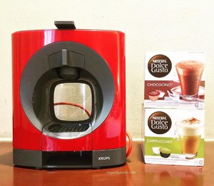 Ini dia teman baru kami di rumah! @dolcegustoid. Nescafe Dolce Gusto adalah mesin kopi. Kita bisa bikin kopi ala ala cafe yang pakai buih di atasnya itu lho. Cara bikinnya mudah, gak pakai mumet. Baca ceritanya di blog saya www.hayaaliyazaki.com ya. #MyQualityMinutes #DolceGusto #Nescafe #CoffeMaker #Coffee #CoffeeLover #CoffeeAddict #MesinKopi #Kopi #SukaKopi #PicoftheDay #Like4Like #ClozetteID