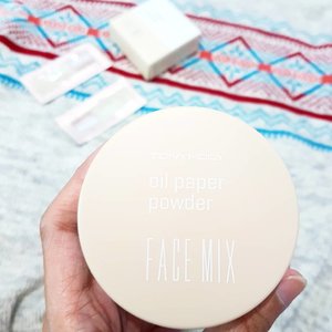 I got this Tony Moly Oil Paper Powder Face Mix from @kstyleindo 
Shipping nya cepet banget. Sehari nyampe😍 Ada bonus produk juga! Soon on my blog ya!  #makeup #tonymoly #beauty #clozetteid #kstyle #beautyblogger #bloggerindonesia