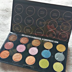 Halo gengs lebaran udah mau deket nih, kalian udah tau belum make up lebarannya mau kayak gimana? Pasti rata-rata pengen natural gitu kan ya make up nya ga terlalu mencolok untuk menghindari pertanyaan-pertanyaan semacam "kapan kawin?" "kapan wisuda?" dan semacamnya lol.. Aku ada rekomendasi Eyeshadow Palette yang pastinya Natural dan merk lokal loh!! Kuy kepoin bit.ly/INEZ4-judith atau langsung click link di bio aku aja~
.
.
.
#Beautiesquad #InezCosmetics #BeautiesquadxInez #makeuplebaran #lebaran #naturalmakeup #clozette #clozetteID #clozetter #beauty #makeup #beautyblogger #beautybloggerindonesia #indobeautyblogger #review #reviewmakeup #blogger #bloggerindonesia