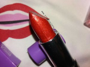 Ini pertama kalinya aku nyobain produknya @mirabellacosmetics . Udah ada yang pernah nyoba lipsticknya mirabella yang designer lipstick belum ? Nah di dalam kandungan lipstick ini formulanya diperkaya dengan moisturizer yang dapat melindungi bibir loh. Yuk baca review lengkapnya di blog aku, klik link di bio instagram yah.
.
.
.
.
.
#clozetter #clozettereview #clozette #clozetteid #clozzeteidreview #lipstick #mirabelladesignerlipstick #mirabellacosmetics #tulungagungbeautyblogger #titahsanjana #beautiesquad #femalebeautyaddicts #femalebeautyblogger #bloggerceria #bloggerindonesia #blogger #bloggerperempuan #atomblogger #malangbeautyblogger #mirabella #indonesiabeautyblogger
