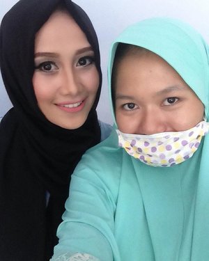 Beautifull @mrsfarahayu and my bare face 😁😁😱😱 #makeupaddict #jengkennes #beautyblogger #beautybloggerindonesia #clozetteid #starclozetter