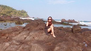 • I like the sound of the waves, but I was afraid of the waves • 
#clozetteid #potd #beach #beachstyle #travel #yogyakarta #gunungkidul
