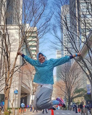Never fear what people will say... Never think you can't do it because it was never done before! You can be the source of change that is suspending for quite a long period now! You too can fly! ......#Tokyo#Japan#Marunouchi#Travelmate#Levitation#Landscape #Landscapephoto #Natureview#Adventure#Traveler #Traveling#Travelingram#Travelphotography#ClozetteID#Blogger #Bloggerlife#Bloggerswanted#BloggerPalembang #BloggerPerempuan#SuzannitaTravel #SuzannitaTravelDiaries