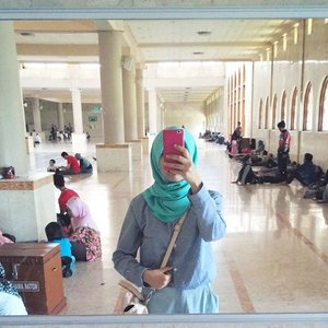 When your outfit is on point but too shy to ask somebody to take picture of you, just go to the nearest mirror 😜 Kerudung ini beneran adem banget dan nyaman dipake kayak yang dibilang kak @restuanggraini 💙 Thanks ya kakaak 😻 #ClozetteID #shagoingplaces #outfit #ootd #hijab #hijabootd #somethingborrowed
