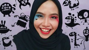 Man, I spent like 30 minutes straight to do the makeup. How come Harley did it (+hair) like in.. a blink? 😂
#clozetteid #makeup #beauty #harleyquinnmakeup #hijabharleyquinn #harleyquinn #redandblue #halloweenmakeup #suicidesquad #shasbeautyjourney