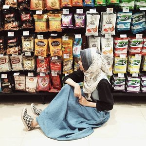 Jangan ajak Fira ke supermarket. #shasoutfit #clozetteid #hijab #casual