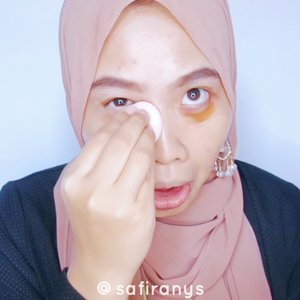 🍑 SOFT PEACH MAKEUP 🍑Covernya pamer sariawan monmaap ☺ #IZxSafira : Honda Hitomi - Peach #safiranysbeautytuts .🍃🍃🍃Products:🍑@getthelookid UV Perfect Matte & Fresh Sunscreen🍑Loreal Color Riche 640 Falling for Carmel 🍑@nyxcosmetics_indonesia Total Control Drop Foundation - True Beige🍑@altheakorea Petal Velvet Powder #23🍑@focallure We Care Your Favors #01🍑@makeoverid Hyperblack Eyeliner 🍑@artisanpro Lashes🍑@maybelline Fit Me Blush #40🍑Martinez Cosmetics Artist Glam Blush On 02 Bronze Perfection🍑Maybelline Masterchrome Highlighter in Molten Rosegold🍑Maybelline Superstay Matte Ink in Versatile#bandungbeautyvlogger #tribepost #clozetteid #beauty_cchannel_id #tutorials #beautytutorials  #makeupbukber #tutorialmakeup #tutorialmakeupsimpel #tutorialmakeupmudah #tutorialmakeupbukber #makeupsendiri #makeupsimpel #peachmakeup #softpeachmakeup #🍑 #indobeautysquad