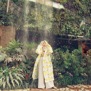 Sudah siap jalan-jalan di musim hujan 😝..#clozetteid #ootd #raincoat #raincoats #cuteraincoat #shasoutfit #hijabiootd #hijabioutfit #hijabiinspo #explorebandung #pvjbandung #waterfall