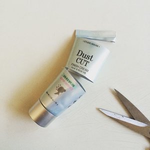 What happen when your favorite skincare is discontinued (not sure, but I couldn't find it anywhere in etude.co.kr website). I tried to squeeze all the product out, but A little some left inside. I decided to grab the scissor and cut the tube... #fdbeauty #beaustagram #clozetteid #skincare #ALTERCOUTUREbeauty #beautyhacks