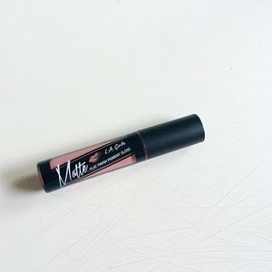.
#ALTERCOUTUREview
.
L.A. Girl Matte
Flat Finish Pigment Gloss
DREAMY
.
.
At first I was confused with the word matte and gloss being paired together. Soooo.. Is it glossy or is it matte?
.
It's matte! The texture is somewhere between nyx SMLC and LC Velvetines. When applied on the lips it felt watery but also creamy. After a few second it dries completely matte. When dries the color slightly look deeper. I would say that the color is similar to Colourpop Lippie Stix Frida. .
.
Will be uploading them soon on my shop @maquia_beauty soon!
.
#fdbeauty #clozetteid #beautybloggerid #lipstagram
.
#maquiallage #makeup