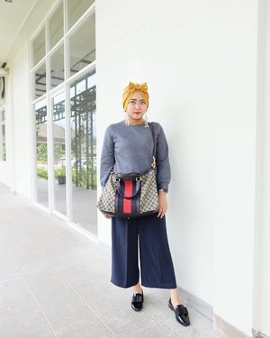 When you gain weight but you want to enjoy it, the answer is #ootd 😉I'm wearing bow turban from @zhafa.id #ootd #hijabootd #clozetteid