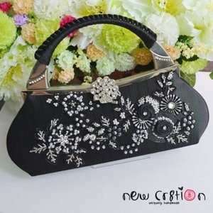 Black Diva
Full beaded lace with sparkly jewels
Real Picture
#ootd #clozetteid #newcr8tion #taspesta #silver #fashion #handmade #hijabstyle #kondangan #pesta #indonesiacraft #oem