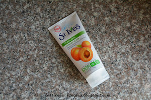 Lassie Newfangled: [Review] St. Ives Fresh Skin Apricot Scrub