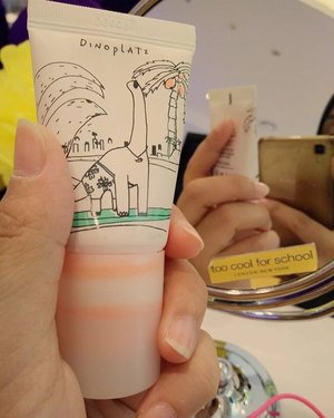 Cute packaging Dino Platz  Cushy Blusher 💋💓😍 @toocool_indonesia #clozetteid #getyourglowon #beautyclublotteavenue #toocoolforschool #clozettextoocoolforschool