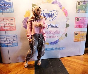 Me at Charm Pure Style Blogger Gathering @shinewithcharm 📷 @nianastiti 
#PureStyleGathering #ShinewithCharm #ootd #stylediary #indonesianhijabblogger #clozetteid #lifeofablogger #beautyblogger #lifestyleblogger