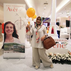 I'm so happy to be here at @eauthermaleaveneindonesia event - Sweet Afternoon Beauty Talk & Live Makeup Demo in Metro Department Store, Plaza Senayan ❤

Dress code: Floral with Orange & White Colors 
#ClozetteID #ClozetteIDReview #AvenexMetro
#AvenexMetroxClozetteID #AveneReview
