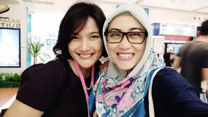 Beberapa kali ketemu mba @zataligouw di event yang sama, baru kali ini #selfie bareng 😍😍 she is one of most humble blogger I look up too. 
#bloggermom #socialmediamom #clozetteid #lifestyleblogger