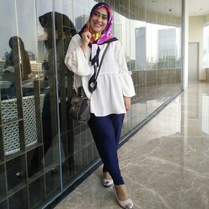 Today's look ☺

Pants from @fixpose
Bags from @enji.id

#ootd #clozetteid
