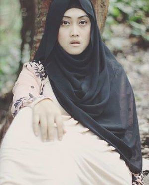 Udah bengong, mangap pulak! ✌😅 #clozetteid #stylediary #hijab #photography #fashion #style #lifestyleblogger
