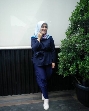 Better to be the one who smiled than the one who didn't smile back. ☺☺☺ #clozetteid #hotd #ootd #pleatspants #hijabstyle #stylediary #hijabfashion #lifestyleblogger #quotes