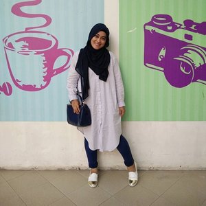 Today's outfit capture perfectly by @neng_anin 💋😍 akunyahh (terlihat) kurus dan tinggi semampai kakaaaa 😅✌ Shawl by @rashawl Tops by @fixpose Shoes by @dncshoes_bdg #styleblogger #stylediary #ootdhijab #ootdindo #takenbyoppo #oppor7lite #oppoindonesia #andiyanipics #clozettehijab #clozetteid #hijabootdindo #hijabstyleindonesia