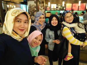 Senangnya kemarin sore bersua dengan blogger gadis nan cantik dari Bandung @larasatinesa 💋😍 pan kapan ketemuan lagi ya nes. Nice to meet you 😙

#friendship #blogger #clozetteid #hijab #lifestyle #indonesianhijabblogger
