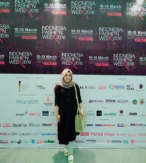 #ootd on #IFW2016 #fashionweek #stylediary #clozettehijab #clozetteid #ootdhijab #hijabootdindo #fashionhijab #bloggerstyle #bloggers