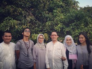 The Achmad minus kakak kedua @just.a3 
#familyportrait #lebaran2016😘 #stylediary #andiyanipics #lifestyleblogger #family1st #siblinglove #myparentsrock #clozetteid