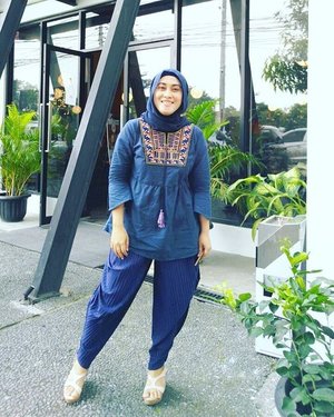 Style has no formula, but it has a secret key. It is the extension of your personality - Ernst Haas#ootd #clozetteid #style #fashion #hijab #stylediary #mommyblogger #socialmediamom