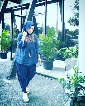 Always remember to stay low no matter how high you are. Be humble, be kind and be sincere. ❤ •
•
•
•

#clozetteid #clozetter #hijab #fashionblogger #wiw #whatiwore #ootd #hijabootdindo #hanivamagazine #dailyhijabindo #diaryhijaber #hijabfashion #fashionpeople #stylediary #lifeofablogger #styleblogger #quoteoftheday