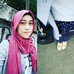 #streetstyle #hijabstreetstyle #hijabfashion #ootd #latepost #stylediary #denim #fashion #blue #dityshawlrashawl #andiyanipics #clozette #stylestar #clozetteid #oppor7lite
