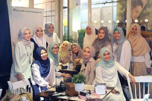 With #ihblogger ❤

#indonesianhijabblogger #stylediary #clozetteid #andiyanipics #lifestyleblogger #togetherness #bloggerbabes