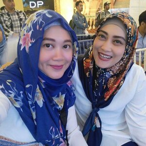 Re-posting People come and go in mysterious way. Sometime, people that you know well can be a stranger in an one blink of an eye. Funny things, a stranger could became so close and real to you more than you ever know. ••Ibaratnya, mati satu tumbuh seribu. Nah yang tumbuh seribu ini justru jauh lebih baik dari yang satu mati tadi. ✌ Well, that's life sis! ••#clozetteid #lifestyleblogger #friendshipismagic #mysquadisbetterthanyours #mommyblogger #socialmediamom #sahabathijrah #temanhijrah #friendtilljannah #bestfriendgoals #tbt #throwbackthursday