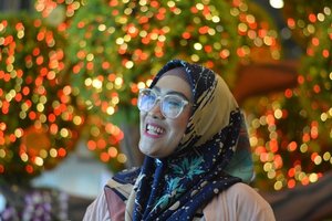 The more you ignore me, the brightest I can be. :) #ClozetteID #hijabstyle #lisnamotret #stylediary #andiyaniachmad #lifestyleblogger #smile #love #thankful