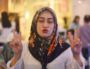 Mulai hang? Asikin aja kak... Peace out ✌💪😁 #clozetteid #lifeofablogger #lifestyleblogger #hijabi #hijabstyle #portraitphotography