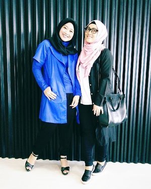 Foto ala-ala #ootd kekinian with mama naya  @lisna_dwi yang selalu ketjeh nian ❤💋 #ihblogger #bloggerslife #stylediary #andiyanipics #meetup #bloggersmeetup #hijabstyleindonesia #dailyhijabindo #hijabootdindo #clozettehijab #clozetteid #bloggerstyle #muslimpreneurcommunity