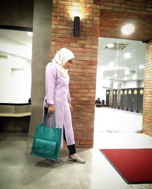 The naked Truth is alwats better than the best-dressed Lie 💋#ootd #stylediary #lifestyleblogger #bloggerstyle #saturdate #hijab_feature2016 #clozetteid #hijabootdindo #aboutalook #tapfordetails