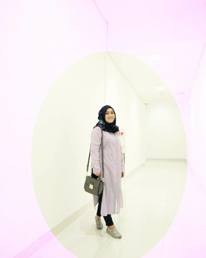 This picture was taken by my son #darelladhibrata , well not bad lah yaaa ✌😂 #ootd #hijabfashion #hijabootdindo #stylediary #clozetteid #clozettedaily #lifeofablogger #lookbook #dailyhijaber #tapfordetails #ootdhijab #takenbyoppo #oppoindonesia #oppor7s