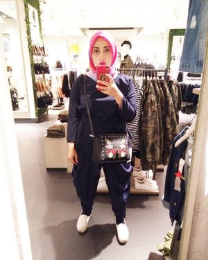 #mirrorselfie 📷 #takenbyoppo 💕

#clozetteid #hijabstyle #hijabfashion