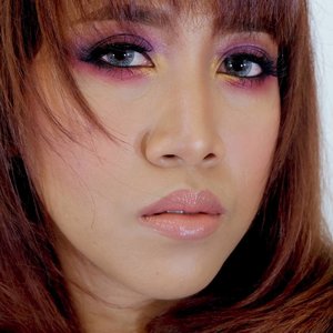 Zooming full face 👸
I'm using @sariayu_mt eyeshadow palette 25 colours and AUBEAU lipstick no.17 👀💄
.
.
#FOTD #fotdindo #clozetteid #clozettedaily #clozettestar #mymakeup #myface #muayogya #muaindo #makeupartistyogyakarta #bloggerindonesia #beautybloggerindonesia #beautybloggerjogja #makeupjogja #makeupjunkie #makeupmafia #facechart #faceoftheday