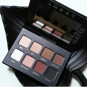 I recently purchased this @loraccosmetics Pro Matte eyeshadow palette 😊 I don't do eye makeup on daily basis and to be honest I'm not good at it either 😅 Only until recently I paid more attention to my eye makeup and started to look for good palettes. Like everyone else, I love pigmented shadows but hate those that are too powdery and give out too much fallout when applied. I also think I prefer neutral/warm eyeshadow palettes to the cool ones 🤔

In my opinion, it's not difficult to find good shimmery shadows but it isn't the case with the mattes. And I happen to struggle with the later, so when I came across this palette I decided that I needed it in my life 👌I heard lots of great things about Lorac eyeshadows. I don't think I need too much colors and the number of shades in this palette is just perfect for me. I can create a daily eye makeup look and a smokey look with this palette, and it is more than enough for me 😘 I have swatched a couple of them and surprisingly they weren't as powdery as I think they would be 😁 I will play around with them more to see if I do love them 😉