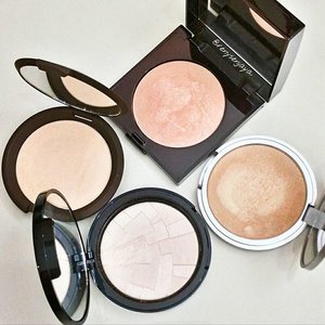 Top favorite highlighters in pressed powder 💞💋 All in different colors and I only realized it after looking at the photo 😄 I am quite fair myself (NC15) and all of them match me perfectly although some may look quite dark and peachy in pan 👌
Can you guess which is which? 😀
(Please excuse if some of them looked a little bit dirty cause they are very well-loved 😘) 👉#TheBalm Mary-Lou Manizer
👉#LauraMercier Matte Radiance Baked Powder (Highlight 01)
👉#Becca Shimmering Skin Perfector (Moonstone)
👉#AnastasiaBeverlyHills Illuminator (Starlight)

#highlighter #illuminator #makeup #beauty #cosmetics #makeupcollection #makeupmess #makeupaddict #makeupjunkie #makeuplover #makeupobsessed #makeupporn #makeupreview #clozetteid #beautyaddict #beautyjunkie #beautylover #instamakeup #instabeauty #igbeauty #igmakeup #motd