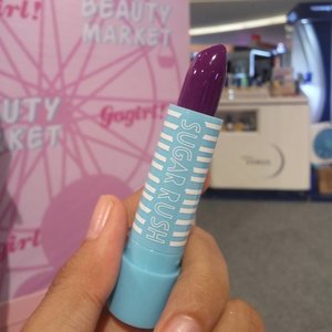 Yassshhh !! This is my own lipstick 💞
.
.
Cc : @eminacosmetics and @gogirlmagz
*Ada yang bisa tebak ini warna apa? Haha

#GGbeautymarket #eminabeautylab #clozetteid #gogirls #beautymarket