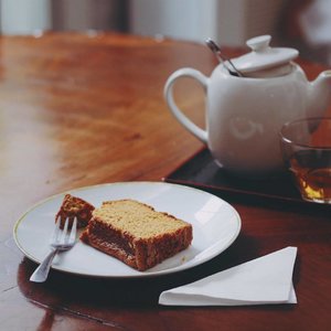 @trafiquecoffee Breakfast PackSummer mint tea + cinnamon cake = 50KTehnya juara. Jumlah air dan lembaran daun tehnya presisi. Tak terlalu pekat, tak terlaly cair.Tapi cake-nya di luar ekspektasi. Terlalu kering meski nggak keras....#coffeeshop #coffeeshopjkt #reviewkafe indonesianfoodiecommunity #clozetteid #tea #teatime