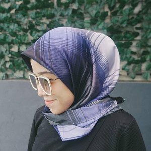This pattern scarf is - so - easy - comfort - and lovely to wear. Scarf #kesayanganmia 💕

#realtestimoni
#modestfashion
#clozetteid 
#clozettehijab 
#clozettes
#patternscarf #hijabfashion