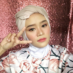 We Create, NOT Julid 💞..So Peace ✌🏻@beautiesquad @undiscovered_muas #Beautiesquad #CreatorsUnify #tampilcantik #undiscovered_muas #contentcreator #makeup #makeupaddict #beauty #beautycontent #pink #hijabers #turbanhijab #clozetteid