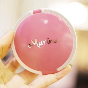 Ini dia produk baru nya Marina yaitu Marina Smooth & Glow UV. Packagingnya yang berwarna pink membuatnya terlihat manis. Two way cake ini mengandung SPF20 PA++, vitamin C dan mulberry untuk memberikan tampilan wajah cerah alami bercahaya.
#saatnyabersinar #smoothnglowuv #clozetteid #clozette #marina #beautyevent #potd