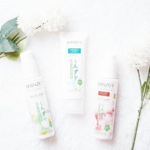 Washing your face with the right product is very essential to avoid any skin problem. Shinzu'i Skin Lightening Facial Wash consists of three types to suit your skin type.
You can find out more on my blog:
http://bit.ly/ShinzuiFacialWash
.
.
#clozetteid #kawaiibeautyjapan #shinzui #facialwash #cleansingfoam #beautybloggerid #flatlay